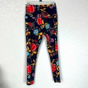 Onzie 7/8 Legging Floral Multi Colored Black Size Small Medium